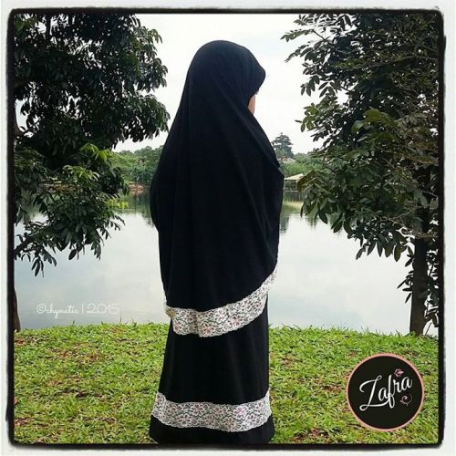 jilbab hitam lace by zafra